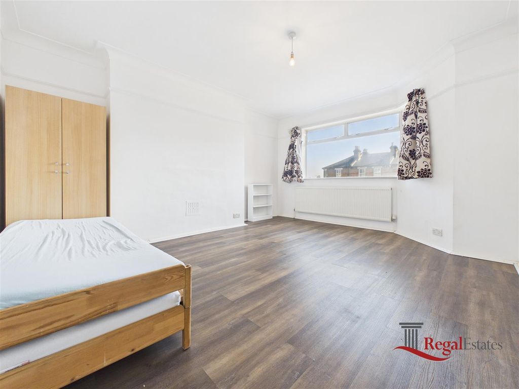 Property photo 2 of 10 Cam02489G0-Pr0265-Still006.Jpg