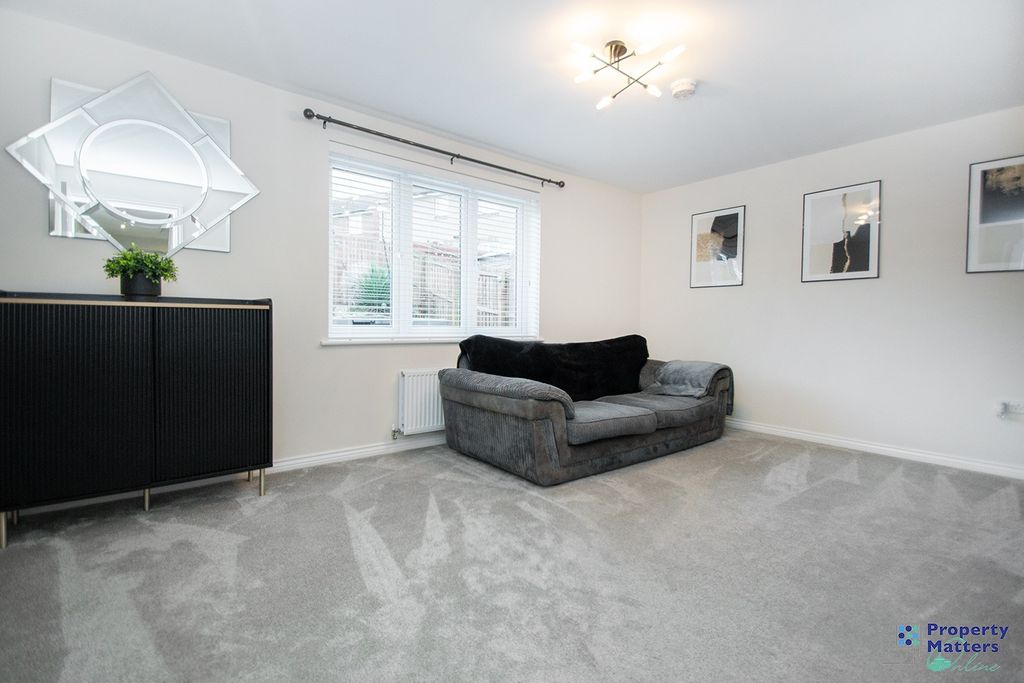 Property photo 2 of 23 Lounge