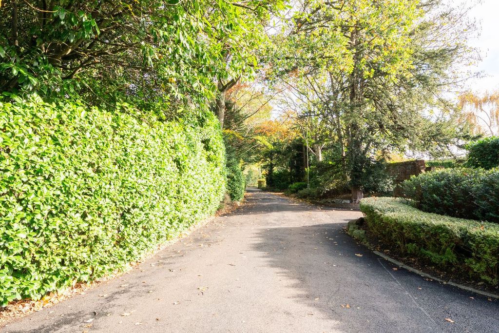 Property photo 3 of 35