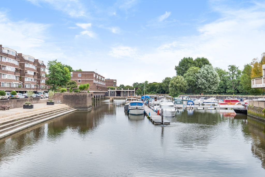 Property photo 2 of 16 Photo 17