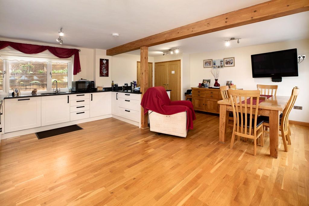 Property photo 3 of 28 Photo 16