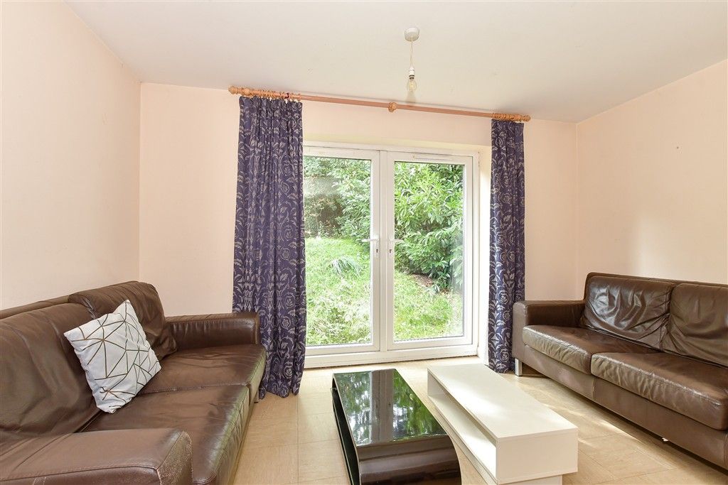 Property photo 3 of 9 Lounge