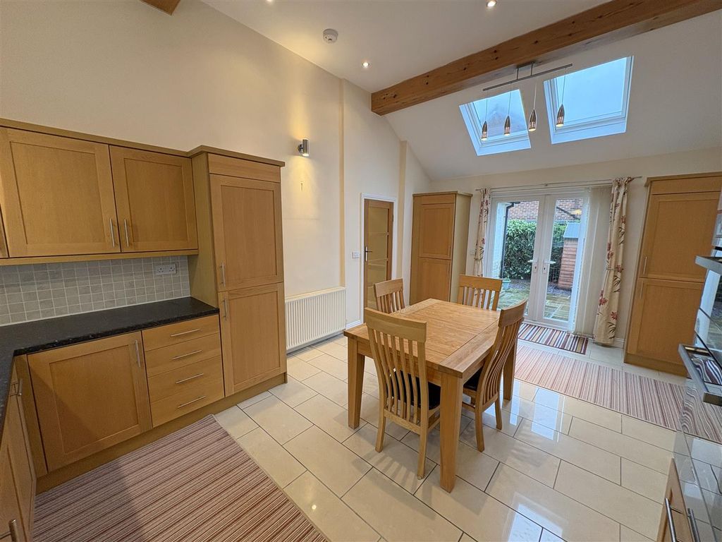 Property photo 3 of 20 Kitchen/Diner