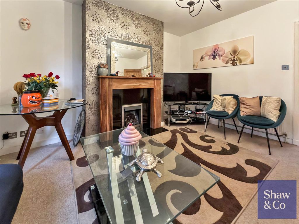 Property photo 3 of 10 Living.Jpeg