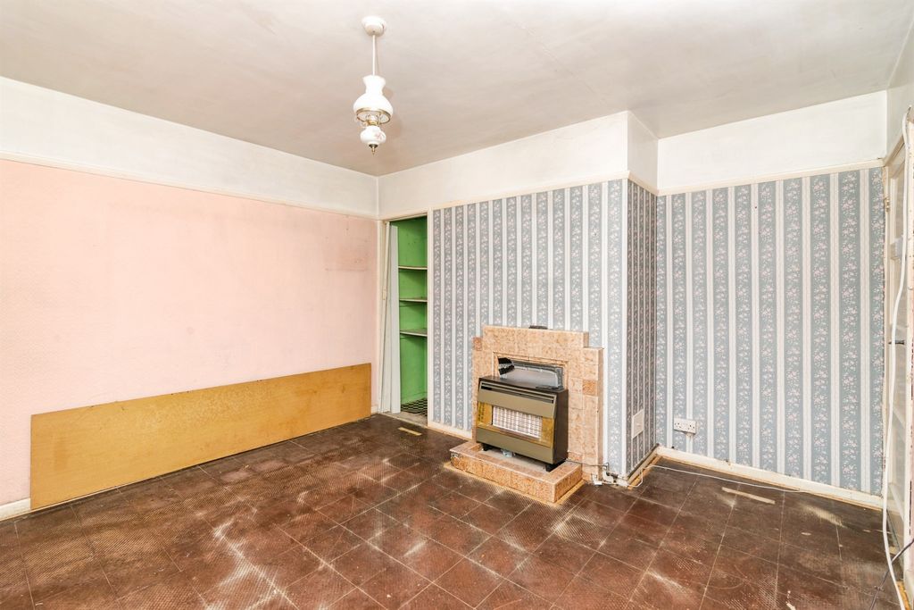 Property photo 2 of 17