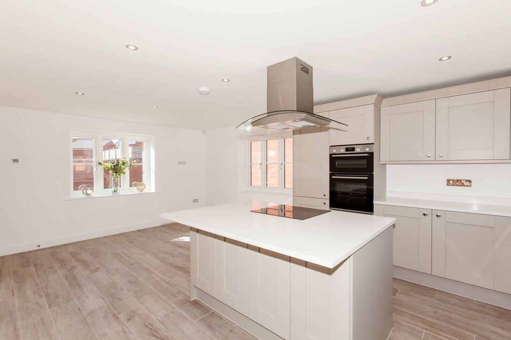 Property photo 2 of 25