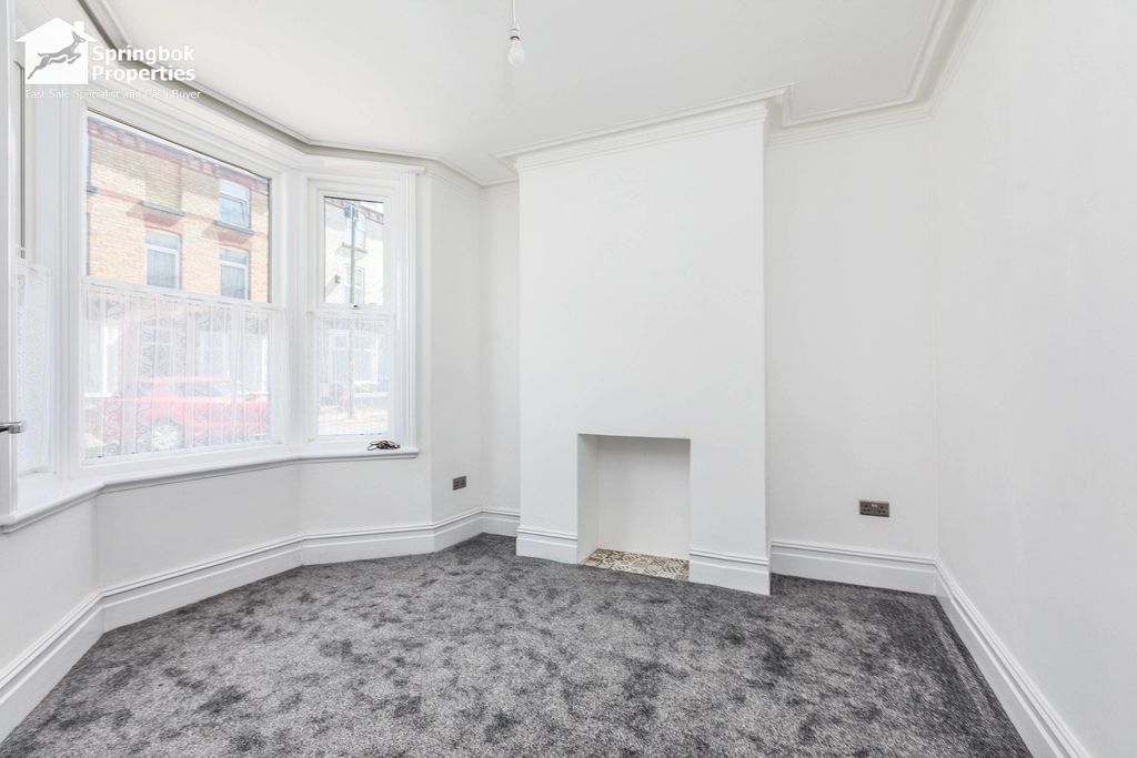 Property photo 3 of 10 Image 2