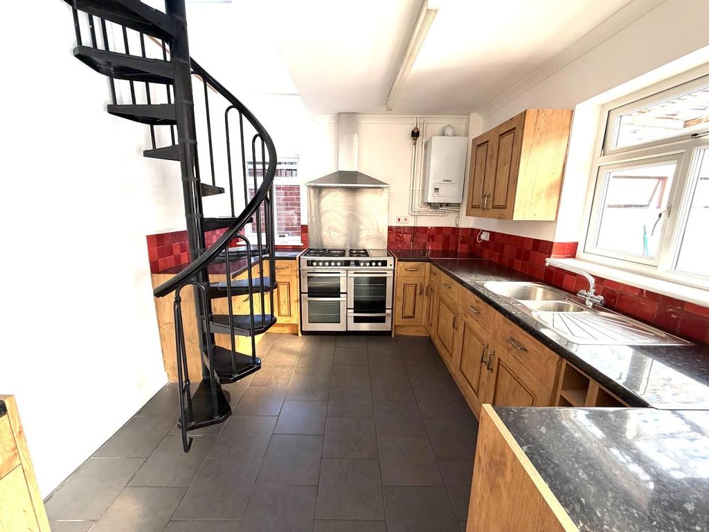 Property photo 3 of 23 Kitchen.Jpg