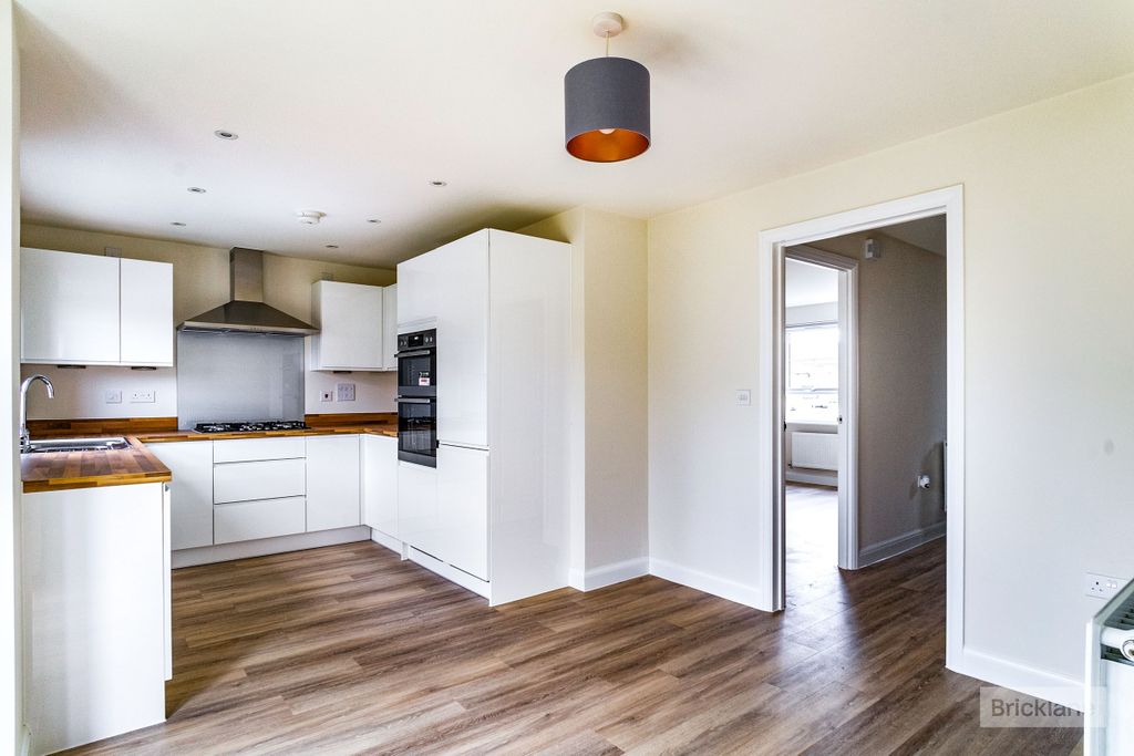 Property photo 3 of 12 Kitchen