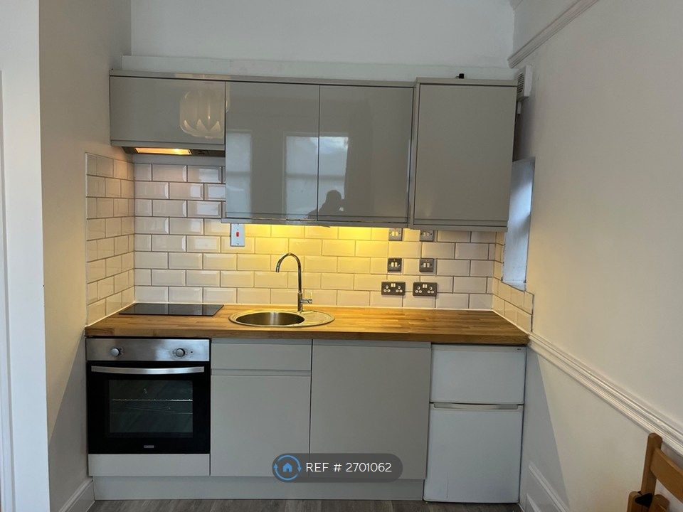 Property photo 3 of 20 Fan Oven, Hob, Washer Dryer, Fridge/Freezer