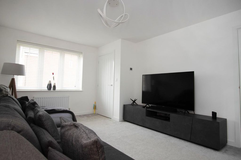Property photo 2 of 14 2