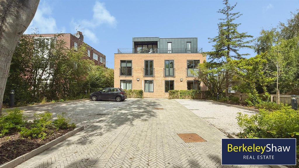 Property photo 1 of 16 External