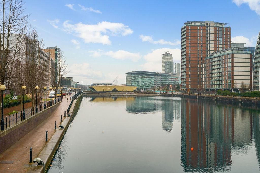 Property photo 3 of 11 Salford Quays
