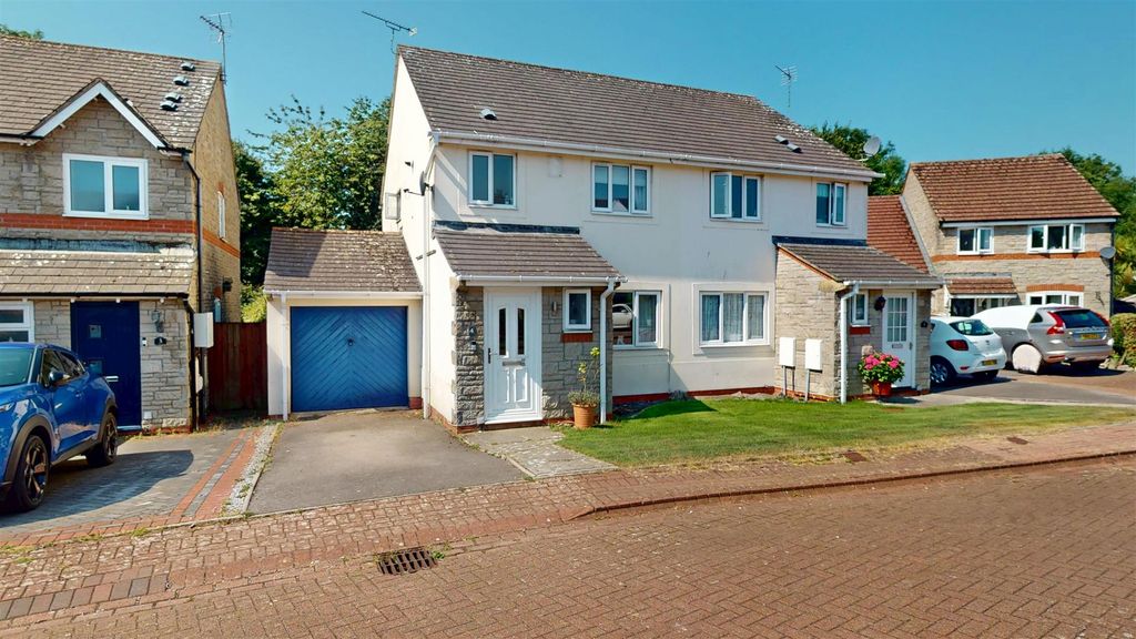 Property photo 1 of 12