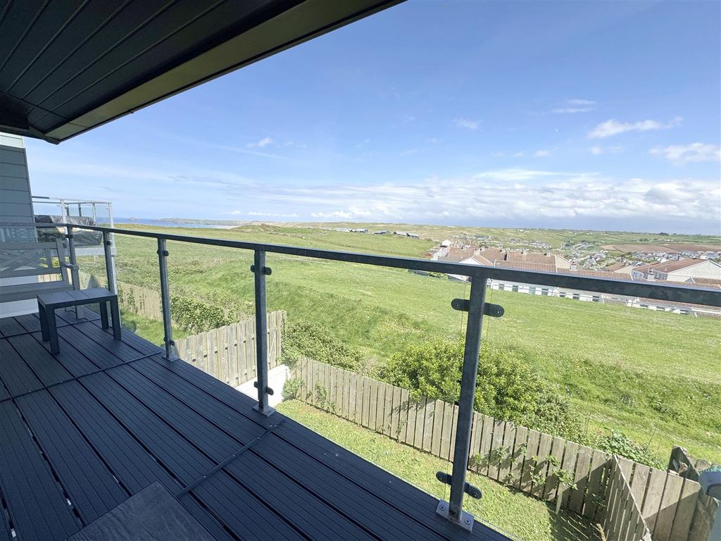 Property photo 3 of 20 Balcony