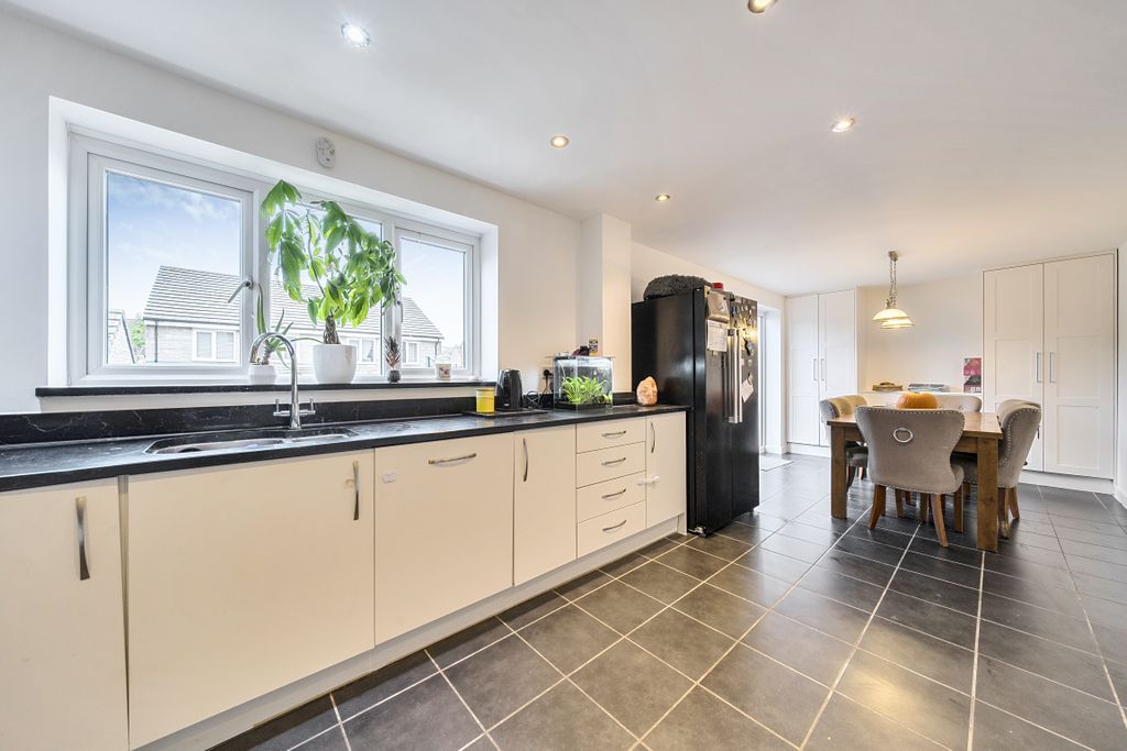 Property photo 2 of 17 13689881768ee538Ad6Fff