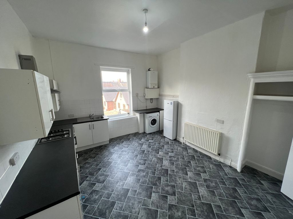 Property photo 2 of 6 Kitchen