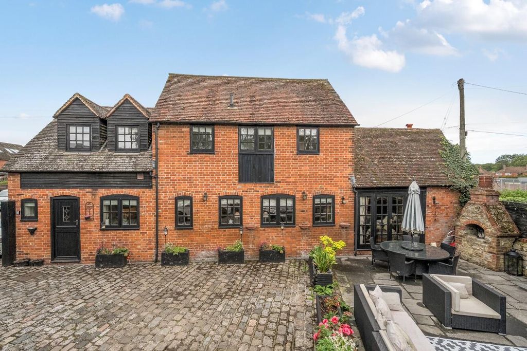 Property photo 1 of 23 Coachmans Mews (6)E