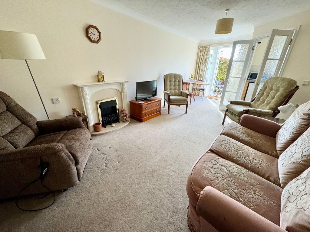 Property photo 3 of 21 Lounge Area