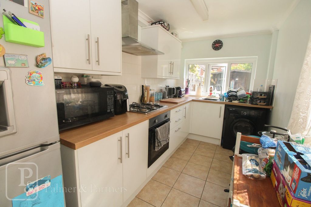 Property photo 3 of 8 Kitchen