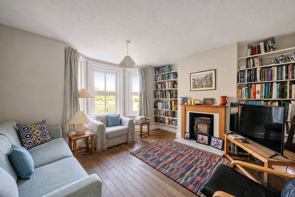 Property photo 2 of 18