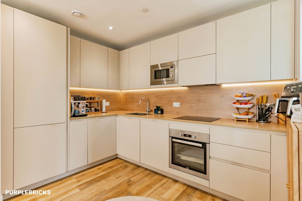 Property photo 3 of 22 Kitchen