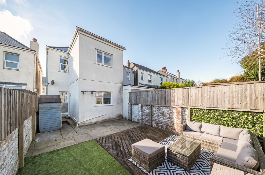 Property photo 1 of 18 1369239-18-68F0Fb...