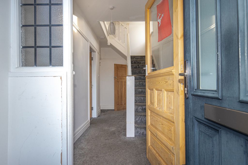 Property photo 2 of 42