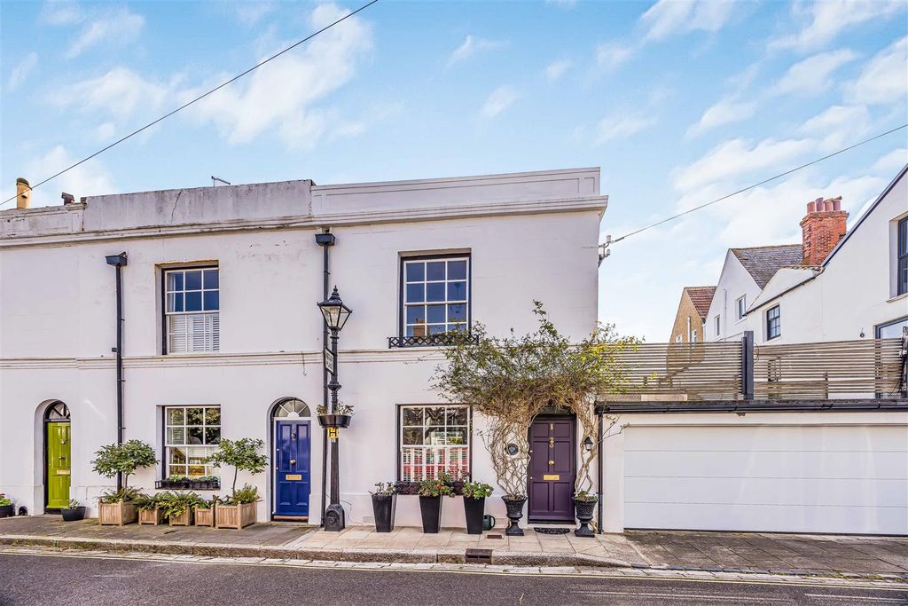 Property photo 1 of 29 1 Netley Place, Southsea-Small-Porticomarketing-So