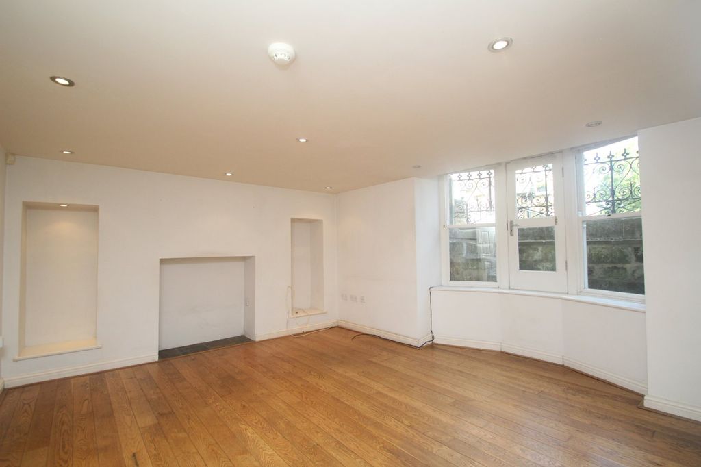 Property photo 2 of 8 Picture No. 07
