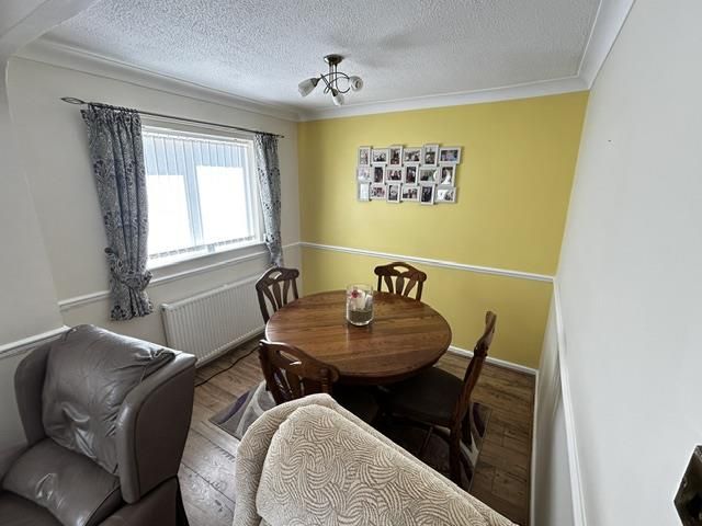 Property photo 3 of 10 Dining Area