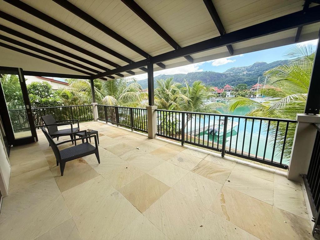 Property photo 2 of 24