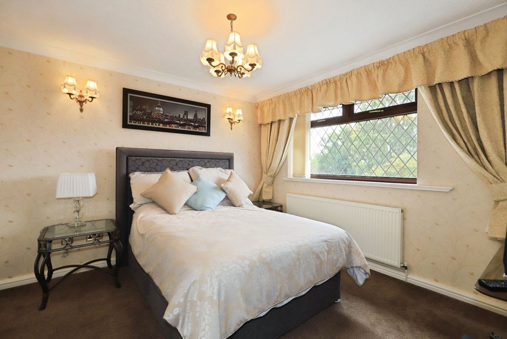 Property photo 3 of 20 Main Bedroom