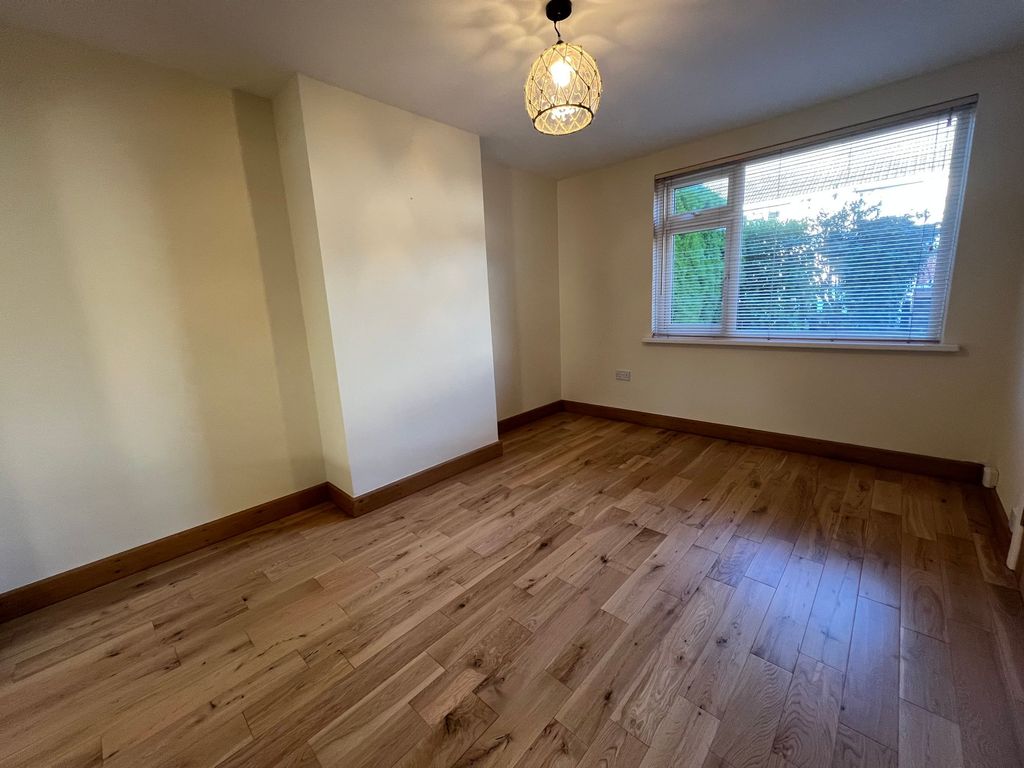 Property photo 3 of 11 Living Room