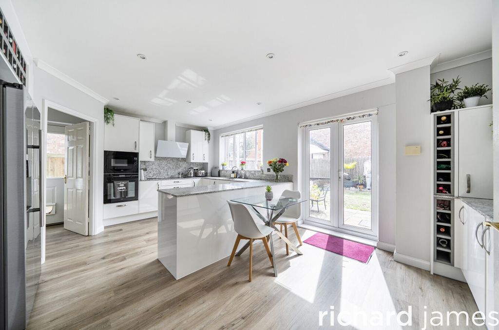 Property photo 3 of 18 4Ec43dc79E554A27801Fa8Bc529E4Ef5