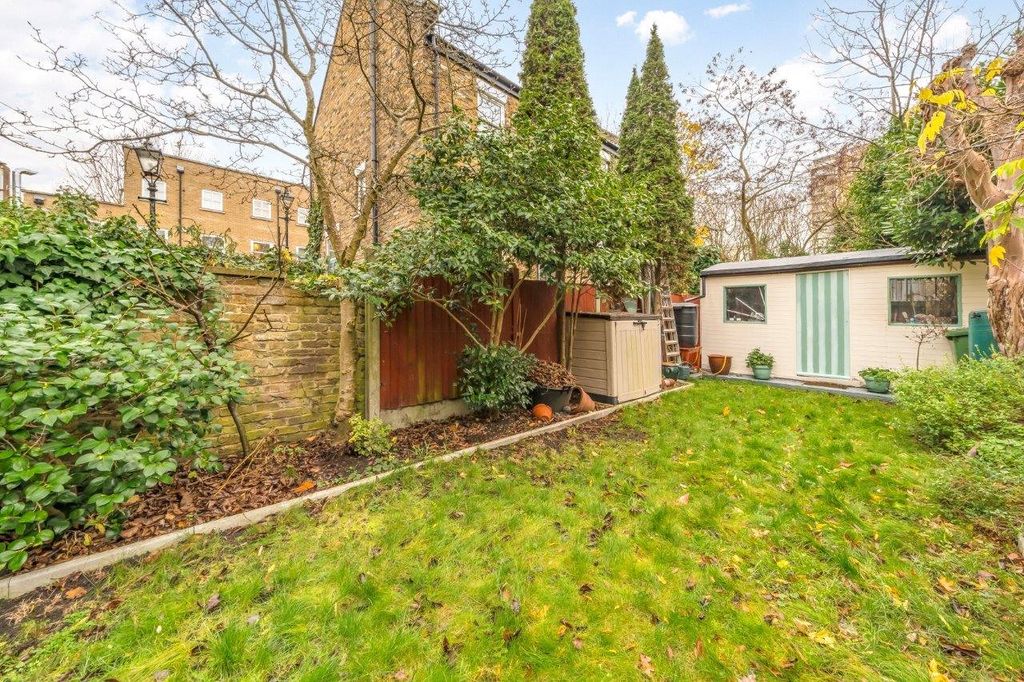 Property photo 2 of 16 Garden