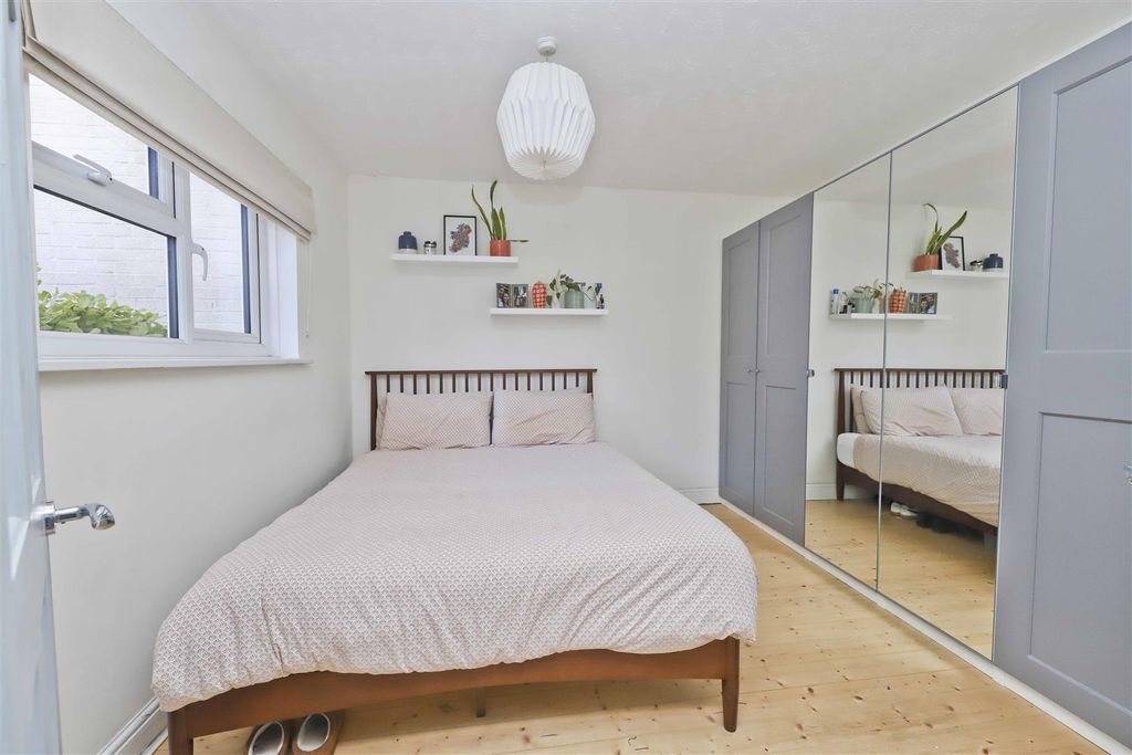 Property photo 3 of 15 Bedroom