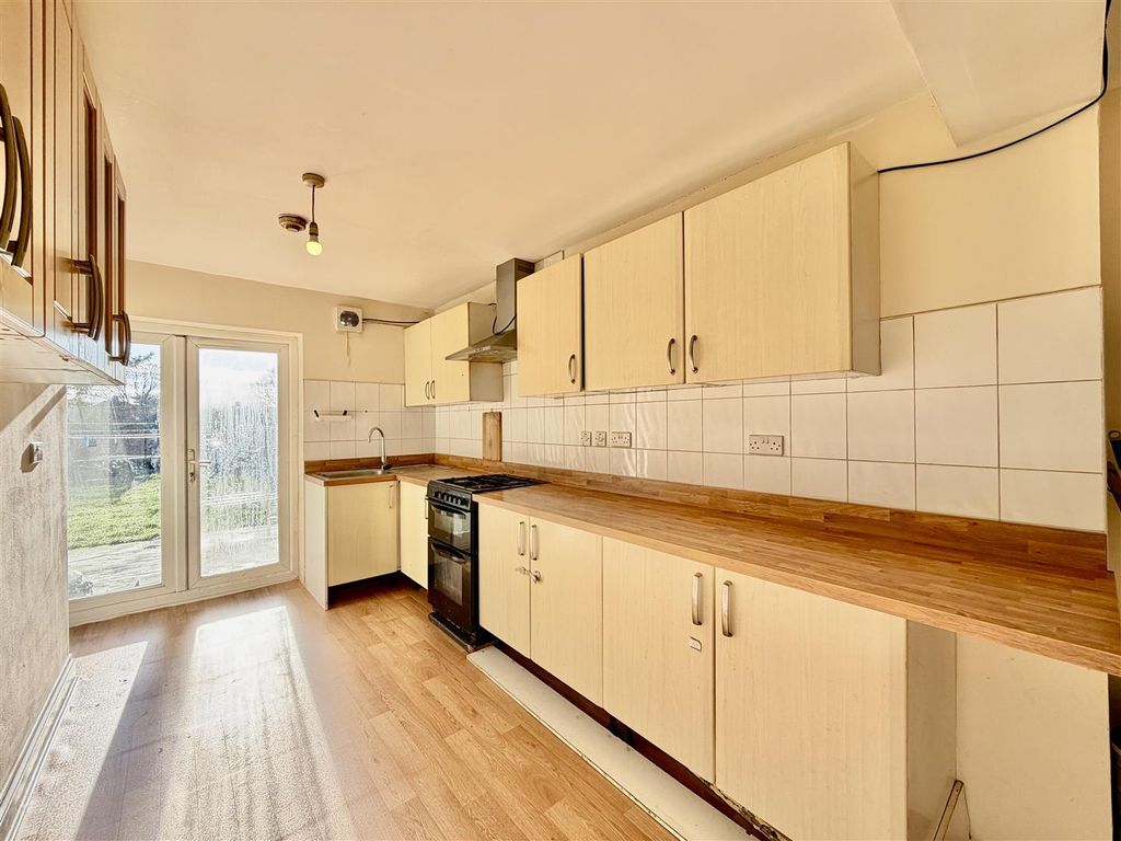 Property photo 1 of 10 Kitchen