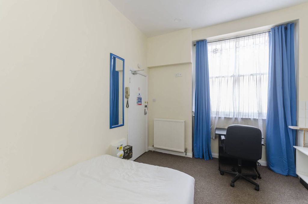 Property photo 2 of 3