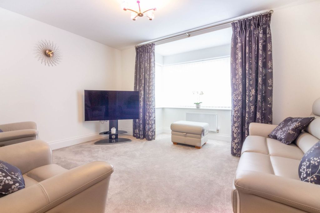 Property photo 2 of 23