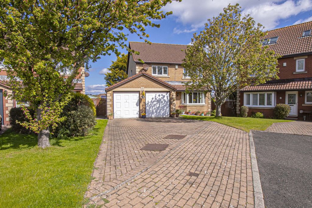 Property photo 1 of 32