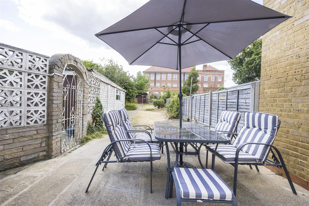 Property photo 3 of 21 St. Barnabas Road, Ig8