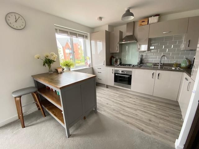 Property photo 2 of 11 Kitchen