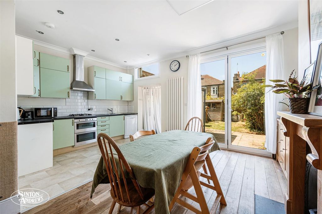 Property photo 3 of 14 85 Camborne Avenue-5.Jpg