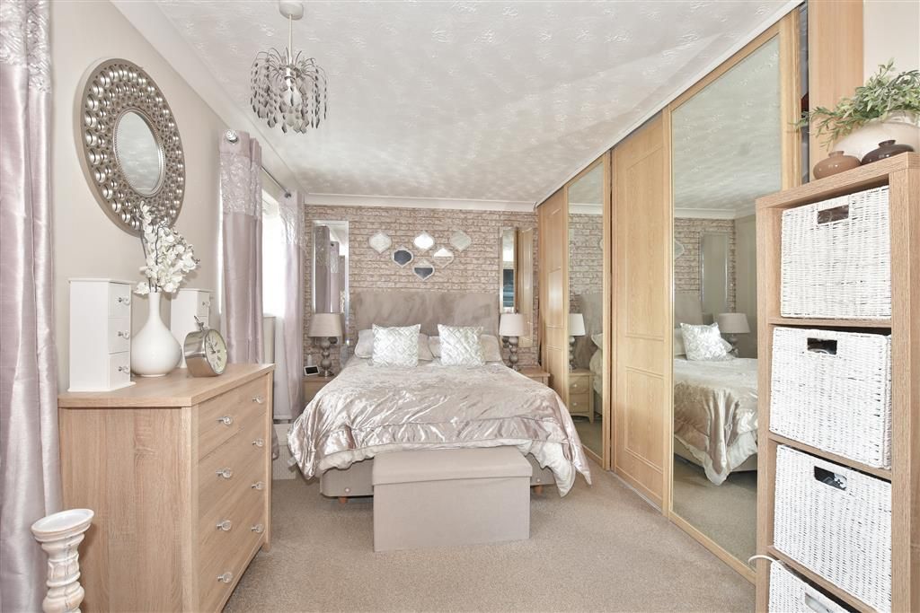 Property photo 2 of 8 Bedroom 1