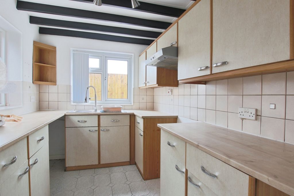 Property photo 2 of 8 4508177