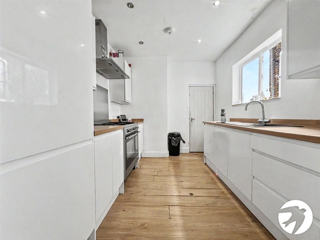 Property photo 2 of 20 Kitchen