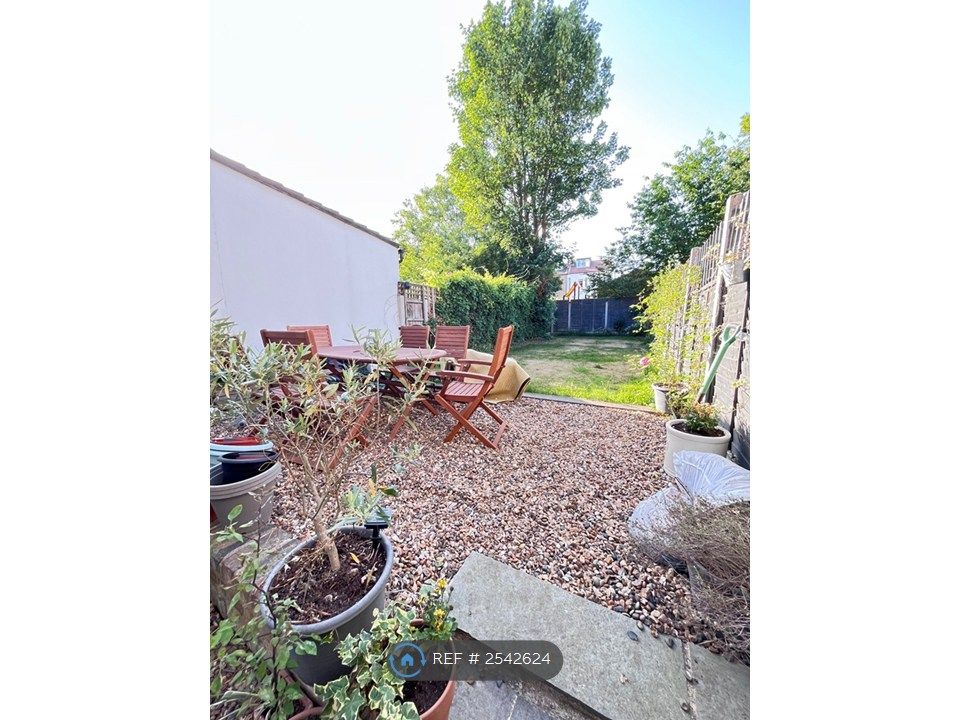 Property photo 2 of 19 Large Private Garden