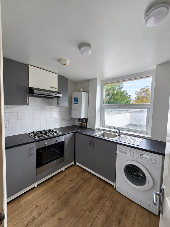 Property photo 1 of 7 Kitchen