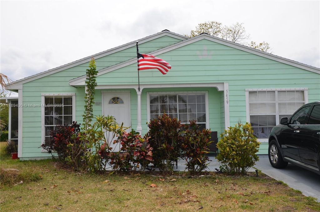 Property photo 1 of 2